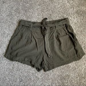 Splendid Shorts green size small womens green solid pattern with waist tie SKUPB